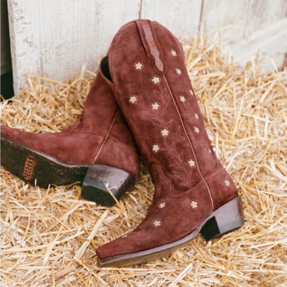 ***ISO*** not for sale - Tecovas The Annie By Kristopher Brock Brick Suede